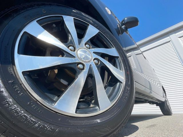 �y14�C���`�A���~�z�C�[���z�O�ςɃ}�b�`�����A���~�z�C�[���𑕒����Ă���܂��B�e��A���~�z�C�[����A�X�^�b�h���X�^�C�����戵�����Ă���܂��B���񂲑��k����������