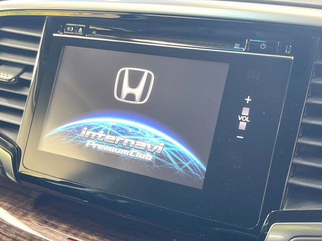 【メーカー純正ナビ】インテリアに溶け込むスタイリッシュな「専用設計」メーカーナビを装備♪視認性や操作性など基本性能にも優れ、より上質なカーライフをお楽しみいただけます。