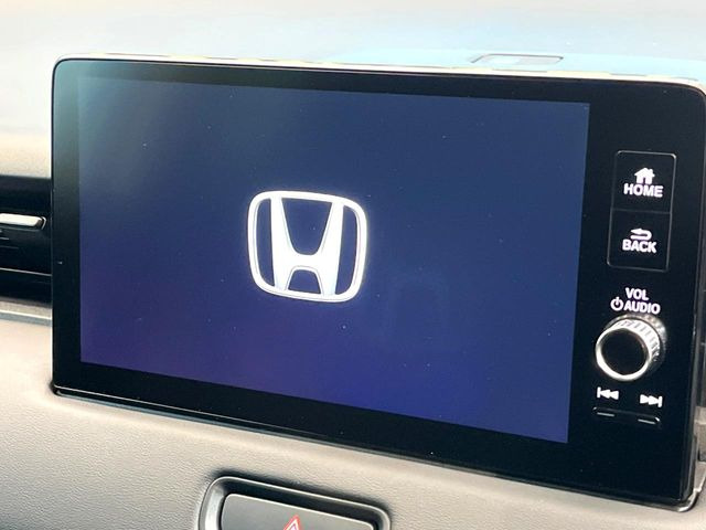 【メーカー純正ナビ】インテリアに溶け込むスタイリッシュな「専用設計」メーカーナビを装備♪視認性や操作性など基本性能にも優れ、より上質なカーライフをお楽しみいただけます。