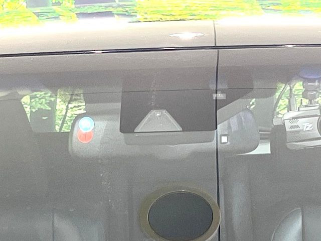 【トヨタセーフティセンス】走行中に前方の車両等を認識し、衝突しそうな時は警報とブレーキで衝突回避と被害軽減をアシスト。より安全にドライブをお楽しみいただけます。
