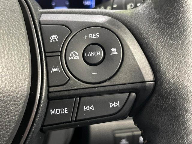 【レーダークルーズコントロール】高速道路での長距離走行が楽に!!自動で速度を保つクルーズコントロールが、衝突軽減システムと連携し、前方の車両を感知して車間を保つように速度調節してくれます!!