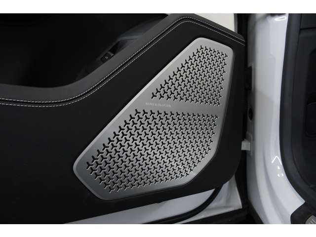 Bang&Olufsenアドバンスト3Dオーディオシステムによりより快適なドライビングをお楽しみいただけます。