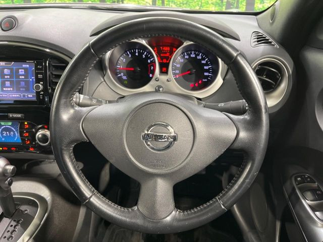 �C���e���A�ɍ��킹���f�U�C���̃X�e�A�����O�́A�^�]�������̂��Ƃ��l���A�^�]���₷���`��A�傫���ł��B�����x�A���ۂɐG���Ă��m���߂��������B