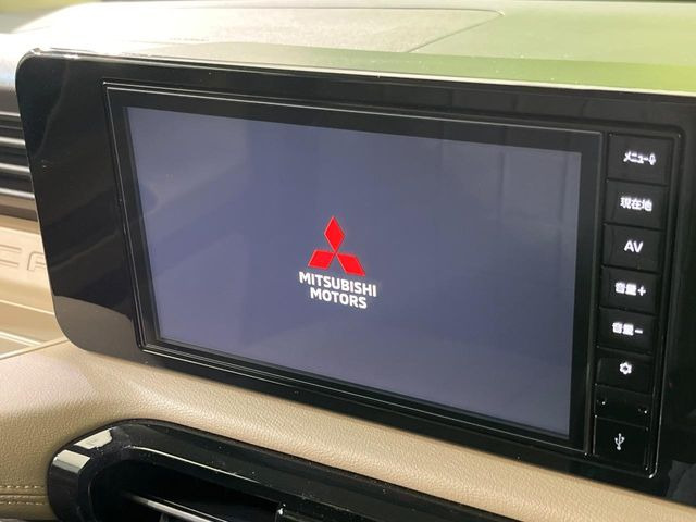 【メーカー純正ナビ】インテリアに溶け込むスタイリッシュな「専用設計」メーカーナビを装備♪視認性や操作性など基本性能にも優れ、より上質なカーライフをお楽しみいただけます。