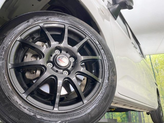 �y�A���~�z�C�[���z�O�ςɃ}�b�`�����A���~�z�C�[���𑕒����Ă���܂��B�e��A���~�z�C�[����A�X�^�b�h���X�^�C�����戵�����Ă���܂��B���񂲑��k����������