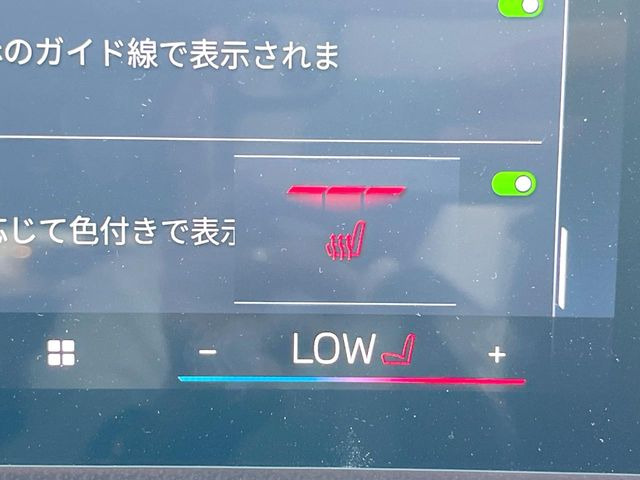 ●フロントシートヒーティング:運転席・助手席共に三段階で調節が可能なシートヒーターを装備しております。季節を問わず快適にご使用いただけます。