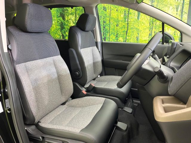 運転席シート廻りは使用感も少なく、良好な状態となっています。丁寧に使われていたことがよくわかりますね。