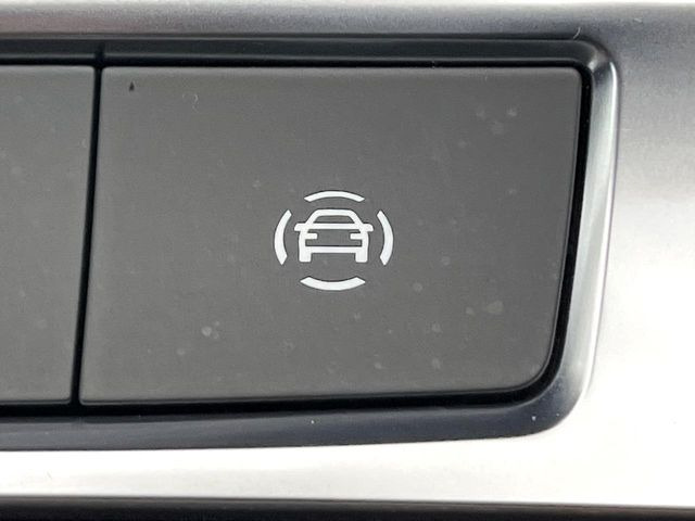 ●プリクラッシュセーフティシステム:進路上の先行車や障害物などをミリ波レーダーで検出し、衝突する可能性が高いと判断した場合に警報やブレーキの制御により衝突回避を支援します。