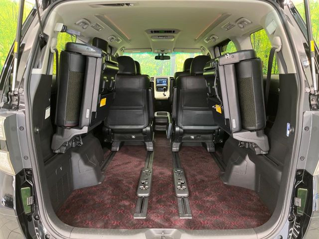 後席を格納すると、これだけの広さが!シーンに合わせたシートアレンジで、大きな荷物も積むことが出来ます♪