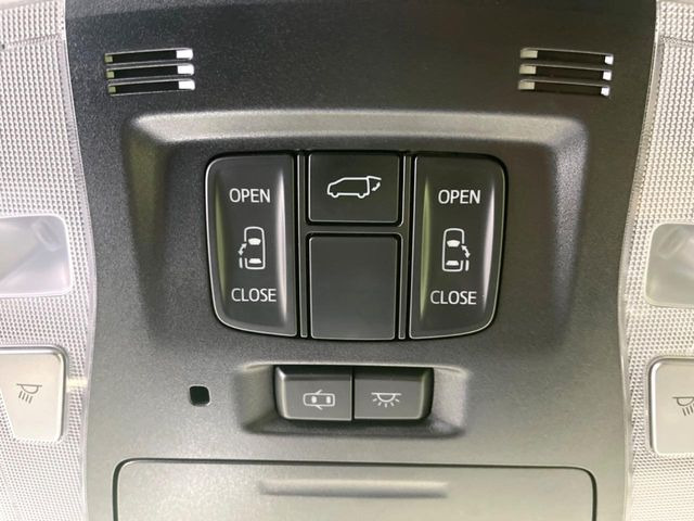 【両側パワースライドドア】スマートキーや運転席のスイッチで後席両側スライドドアの開閉が可能♪電動だから力を入れてドアを開ける必要が無く、小さなお子様でも簡単に開け閉めでき快適です♪
