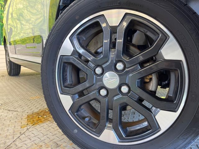 �y����15�C���`�A���~�z�C�[���z�O�ςɃ}�b�`���������A���~�z�C�[���𑕒����Ă���܂��B�e��ЊO�A���~�z�C�[����A�X�^�b�h���X�^�C�����戵�����Ă���܂��B���񂲑��k����������