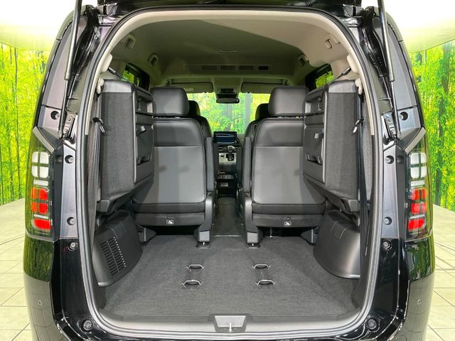 後席を格納すると、これだけの広さが!シーンに合わせたシートアレンジで、大きな荷物も積むことが出来ます♪