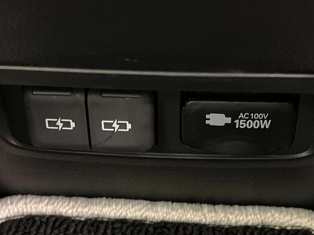 【アクセサリーコンセント】キャンプやスポーツ、アウトドアでのアクティビティはもちろん、災害・停電の際に助けにもなるAC100Vコンセントを装備♪ケータイやタブレット、ゲーム機器の充電にも♪