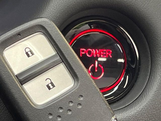 �yHonda�X�}�[�g�L�[�z�J�o����|�P�b�g�ɓ��ꂽ�܂܂ł��h�A�̎{���E�������\�ȃX�}�[�g�L�[�𑕔��B�G���W���̃I���E�I�t�����J�M�����o���K�v����������Ƃ��Ă��֗��ł���