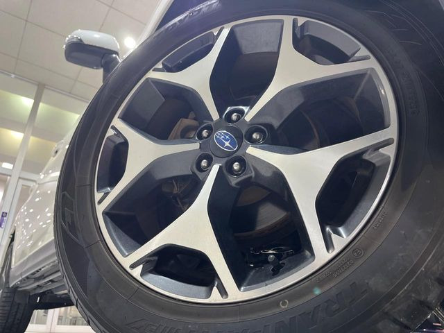 �y����18�C���`�A���~�z�C�[���z�O�ςɃ}�b�`���������A���~�z�C�[���𑕒����Ă���܂��B�e��ЊO�A���~�z�C�[����A�X�^�b�h���X�^�C�����戵�����Ă���܂��B���񂲑��k����������