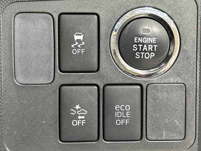 【スマートアシスト】走行中に前方の車両等を認識し、衝突しそうな時は警報とブレーキで衝突回避と被害軽減をアシスト。より安全にドライブをお楽しみいただけます。