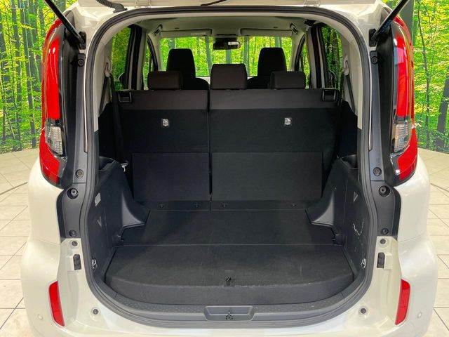 積み下ろしのしやすいデッキにはたっぷりと荷物を積み込んでいただけます。遊びから仕事まで、様々なシーンで頼れます♪