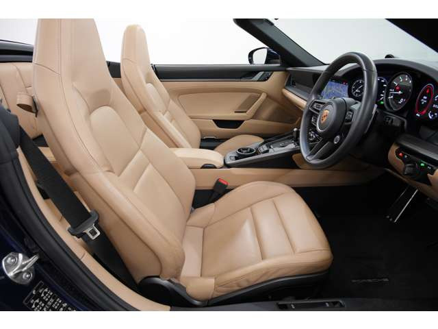 オプション装備や車両の詳細につきましては、弊社HPよりご覧いただけます。お車に関するご質問やお見積もりのご依頼なども、お気軽にお問い合わせください。皆様からのお問い合わせを心よりお待ちしております。