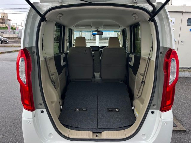 普段のお買い物や通勤、送迎等に十分な荷室スペースを確保しております。セカンドシートを倒すと、大きな荷物の積載も可能です♪