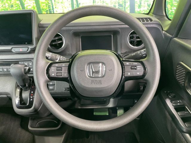 【ステアリングスイッチ】運転中、前方から目線をそらすことなく、オーディオ等の操作が可能な便利機能!安心&快適なドライブを演出してくれます♪