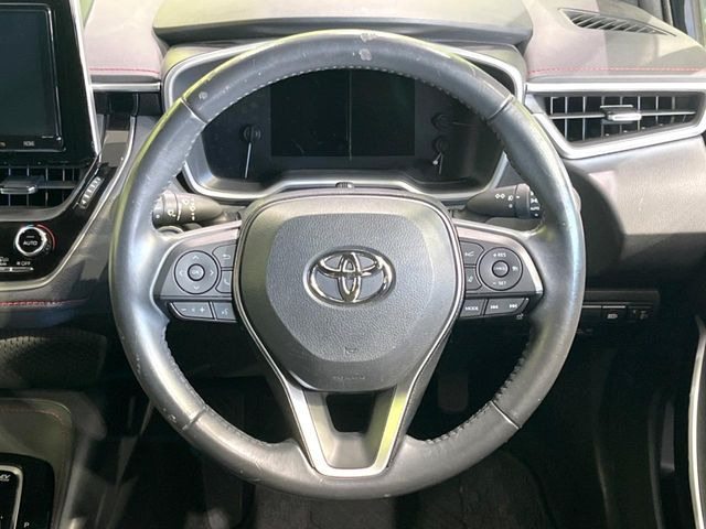 インテリアに合わせたデザインのステアリングは、運転される方のことも考え、運転しやすい形状、大きさです。是非一度、実際に触ってお確かめください。