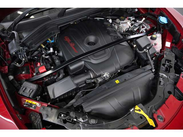2.1L ����4�C��DOHC�^�[�{(�f�B�[�[��)�A210ps/47.9kgm�A�S��&times;�S��&times;�S��mm 4690&times;1905&times;1680mm�A�ԗ��d�� 1820kg