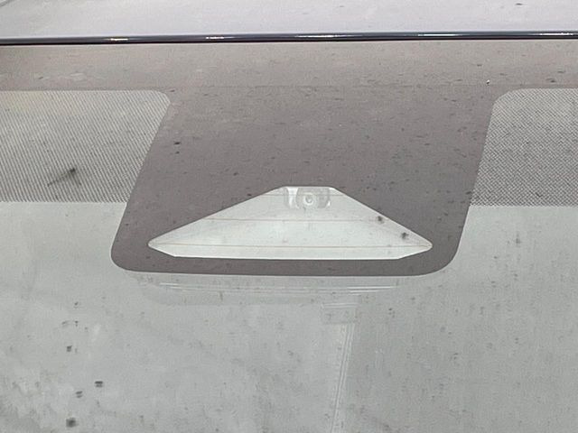 【トヨタセーフティセンス】走行中に前方の車両等を認識し、衝突しそうな時は警報とブレーキで衝突回避と被害軽減をアシスト。より安全にドライブをお楽しみいただけます。