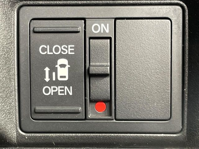 【パワースライドドア】スマートキーや運転席のスイッチでスライドドアの開閉が可能♪電動だから力を入れてドアを開ける必要が無く、小さいお子様でも、重い荷物を持っている時もラクに開け閉めできます♪