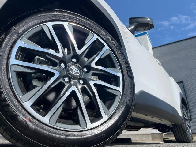 �y����18�C���`�A���~�z�C�[���z�O�ςɃ}�b�`���������A���~�z�C�[���𑕒����Ă���܂��B�e��ЊO�A���~�z�C�[����A�X�^�b�h���X�^�C�����戵�����Ă���܂��B���񂲑��k����������