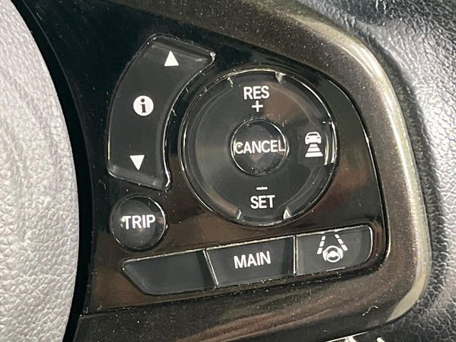 【アダプティブクルーズコントロール】高速道路での長距離走行が楽に!!自動で速度を保つクルーズコントロールが、衝突軽減システムと連携し、前方の車両を感知して車間を保つように速度調節してくれます!!