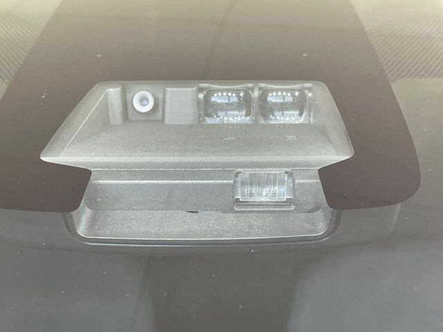 【トヨタセーフティセンス】走行中に前方の車両等を認識し、衝突しそうな時は警報とブレーキで衝突回避と被害軽減をアシスト。より安全にドライブをお楽しみいただけます。