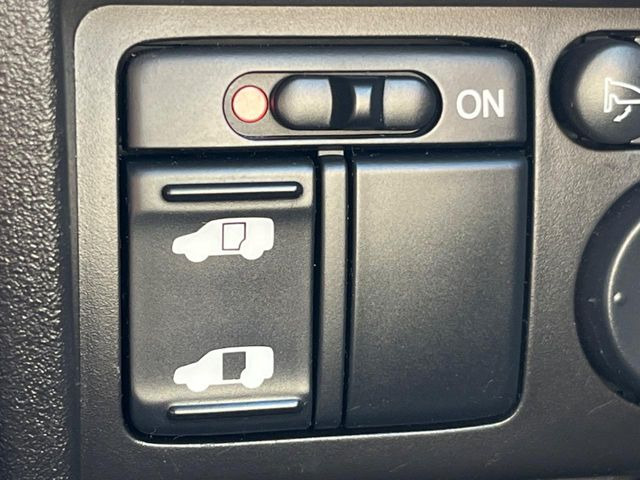 【パワースライドドア】スマートキーや運転席のスイッチでスライドドアの開閉が可能♪電動だから力を入れてドアを開ける必要が無く、小さいお子様でも、重い荷物を持っている時もラクに開け閉めできます♪