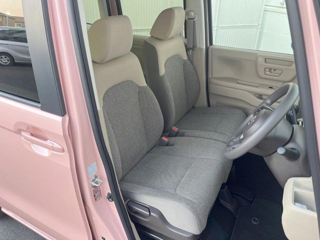 運転席シート廻りは使用感も少なく、良好な状態となっています。丁寧に使われていたことがよくわかりますね。