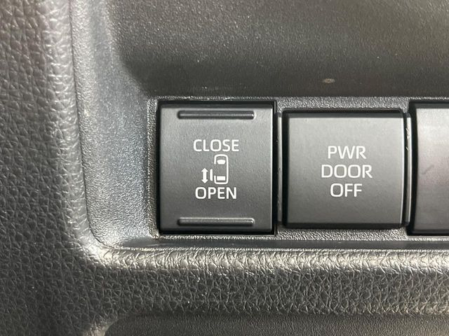 【パワースライドドア】スマートキーや運転席のスイッチでスライドドアの開閉が可能♪電動だから力を入れてドアを開ける必要が無く、小さいお子様でも、重い荷物を持っている時もラクに開け閉めできます♪