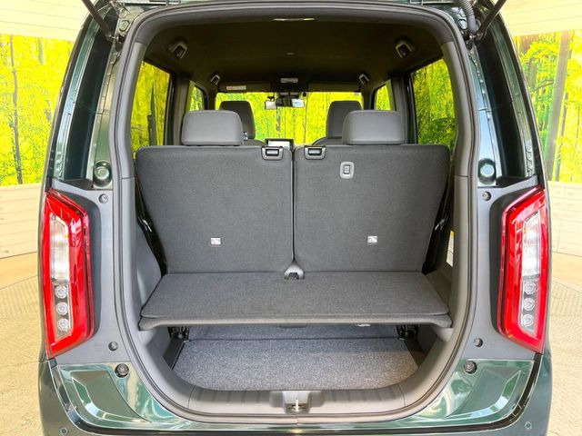 普段のお買い物や通勤、送迎等に十分な荷室スペースを確保しております。セカンドシートを倒すと、大きな荷物の積載も可能です♪