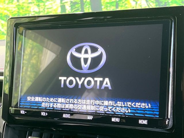 【純正9型ナビ】人気の純正ナビを装備。オーディオ機能も充実しており、Bluetooth接続すればお持ちのスマホやMP3プレイヤーの音楽を再生可能!毎日の運転がさらに楽しくなります!!