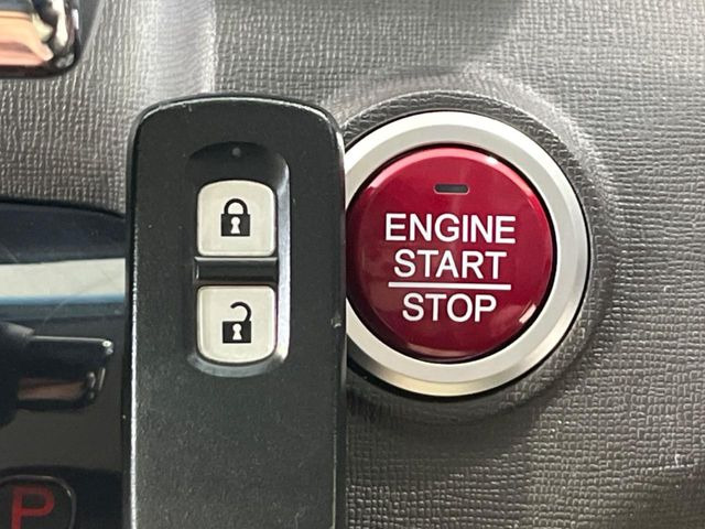�yHonda�X�}�[�g�L�[�z�J�o����|�P�b�g�ɓ��ꂽ�܂܂ł��h�A�̎{���E�������\�ȃX�}�[�g�L�[�𑕔��B�G���W���̃I���E�I�t�����J�M�����o���K�v����������Ƃ��Ă��֗��ł���