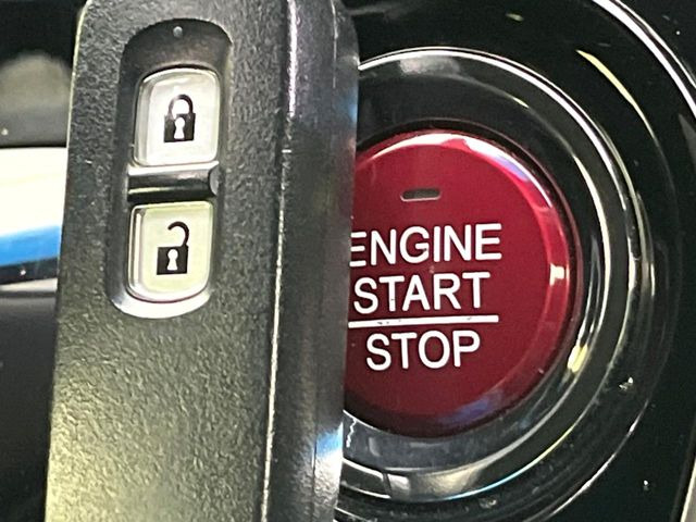 �yHonda�X�}�[�g�L�[�z�J�o����|�P�b�g�ɓ��ꂽ�܂܂ł��h�A�̎{���E�������\�ȃX�}�[�g�L�[�𑕔��B�G���W���̃I���E�I�t�����J�M�����o���K�v����������Ƃ��Ă��֗��ł���