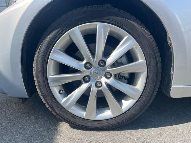 �y����17�C���`�A���~�z�C�[���z�O�ςɃ}�b�`���������A���~�z�C�[���𑕒����Ă���܂��B�e��ЊO�A���~�z�C�[����A�X�^�b�h���X�^�C�����戵�����Ă���܂��B���񂲑��k����������