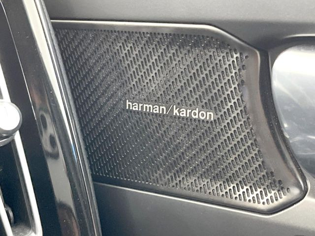 ��harman/kardon�T�E���h�V�X�e��:�I�[�f�B�I��僁�[�J�[����|����v���~�A���X�s�[�J�[�𑕔��B�����̃X�s�[�J�[����A���̗������܂ŕ����鍂�i���ȉ��y�����y���݂��������܂��B