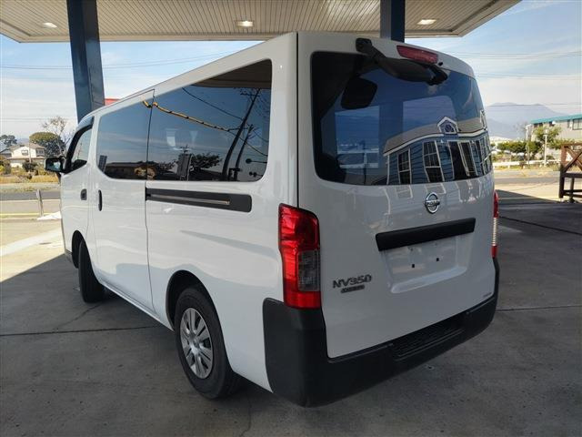 �ԗ��E���A�΂ߌ������̊O�ϑS�i�ʐ^�ł��B�E�N�H�[�^�[�p�l���̓h������X���C�h�h�A���ʂ̃R���f�B�V�����ɂ��ĉ摜�ɂĂ��m�F���������B