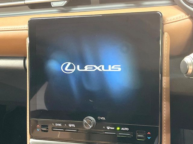 �y9.8�C���` �f�B�X�v���C�I�[�f�B�I�z���ʂ̃f�B�X�v���C��AppleCarPlay��AndroidAuto�����p�\�B�傫�ȉ�ʂŃX�}�z�i�r�A�v���������p���������܂���