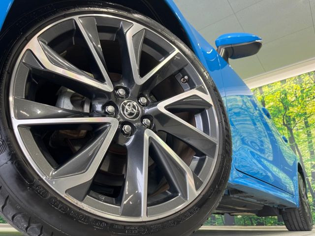 �y����18�C���`�A���~�z�C�[���z�O�ςɃ}�b�`���������A���~�z�C�[���𑕒����Ă���܂��B�e��ЊO�A���~�z�C�[����A�X�^�b�h���X�^�C�����戵�����Ă���܂��B���񂲑��k����������