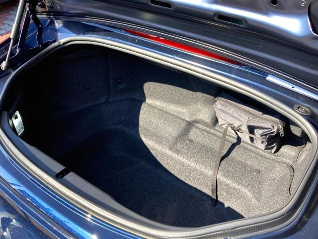 普段のお買い物や通勤、送迎等に十分な荷室スペースを確保しております。