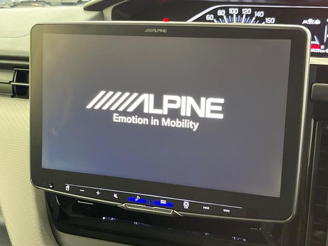 【11型ディスプレイオーディオ】お手持ちのスマートフォンとの連携で、ナビや音楽再生など各種アプリを使用可能。スマホに近い感覚でお使いいただけます♪