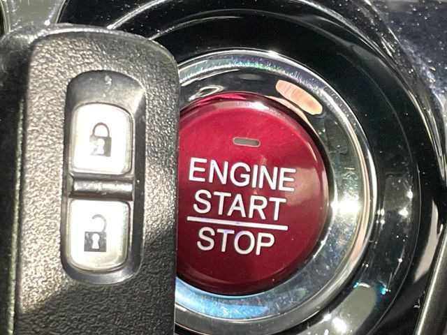 �yHonda�X�}�[�g�L�[�z�J�o����|�P�b�g�ɓ��ꂽ�܂܂ł��h�A�̎{���E�������\�ȃX�}�[�g�L�[�𑕔��B�G���W���̃I���E�I�t�����J�M�����o���K�v����������Ƃ��Ă��֗��ł���