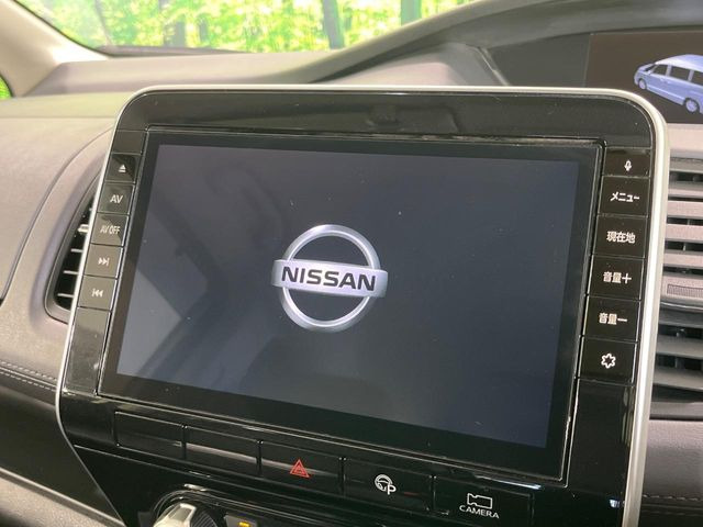 【純正10型ナビ】人気の純正ナビを装備。オーディオ機能も充実しており、Bluetooth接続すればお持ちのスマホやMP3プレイヤーの音楽を再生可能!毎日の運転がさらに楽しくなります!!