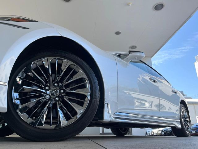 �y�����A���~�z�C�[���z�O�ςɃ}�b�`���������A���~�z�C�[���𑕒����Ă���܂��B�e��ЊO�A���~�z�C�[����A�X�^�b�h���X�^�C�����戵�����Ă���܂��B���񂲑��k����������