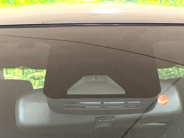 【トヨタセーフティセンス】走行中に前方の車両等を認識し、衝突しそうな時は警報とブレーキで衝突回避と被害軽減をアシスト。より安全にドライブをお楽しみいただけます。