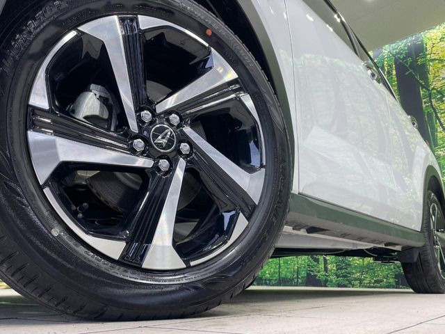 �y����17�C���`�A���~�z�C�[���z�O�ςɃ}�b�`���������A���~�z�C�[���𑕒����Ă���܂��B�e��ЊO�A���~�z�C�[����A�X�^�b�h���X�^�C�����戵�����Ă���܂��B���񂲑��k����������